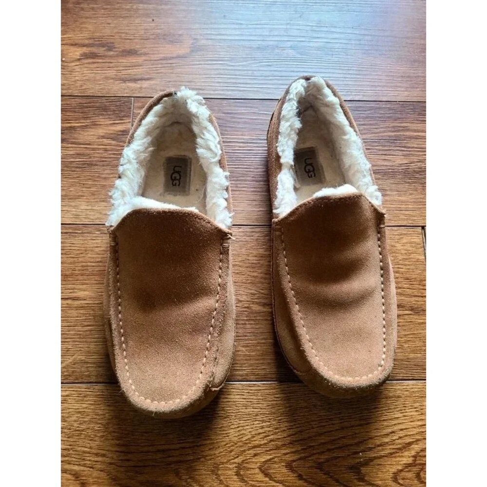 UGG Ascot Chestnut Suede Moccasin Slippers Men’s Size 9